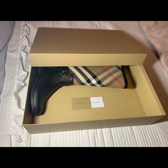 BURBERRY BOOTS - Picture 3 of 3